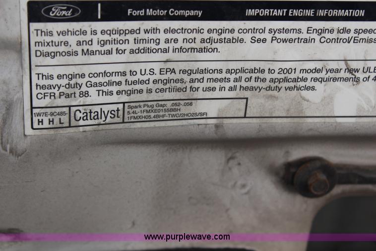 image for item G5096 2001 Ford F250 Super Duty XL flatbed pickup truck