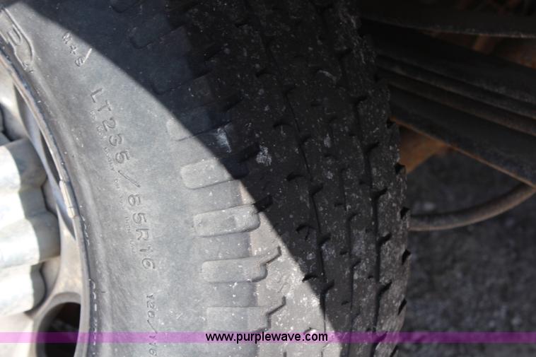 image for item G5096 2001 Ford F250 Super Duty XL flatbed pickup truck