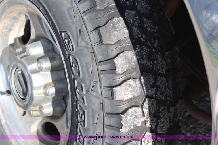 image for item G5096 2001 Ford F250 Super Duty XL flatbed pickup truck