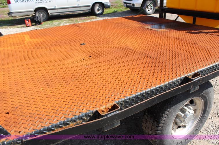 image for item G5096 2001 Ford F250 Super Duty XL flatbed pickup truck