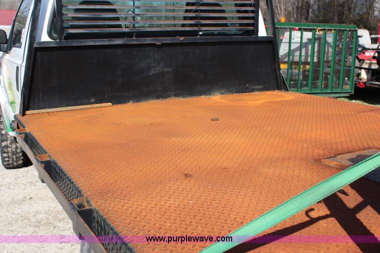 image for item G5096 2001 Ford F250 Super Duty XL flatbed pickup truck