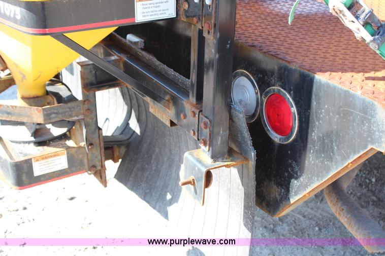 image for item G5096 2001 Ford F250 Super Duty XL flatbed pickup truck