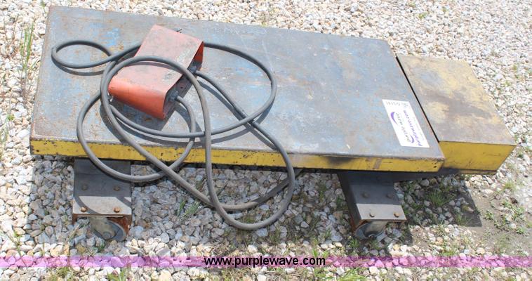 image for item G5141 Hydraulic lift platform