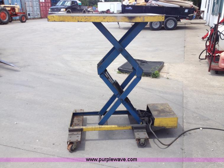 image for item G5141 Hydraulic lift platform