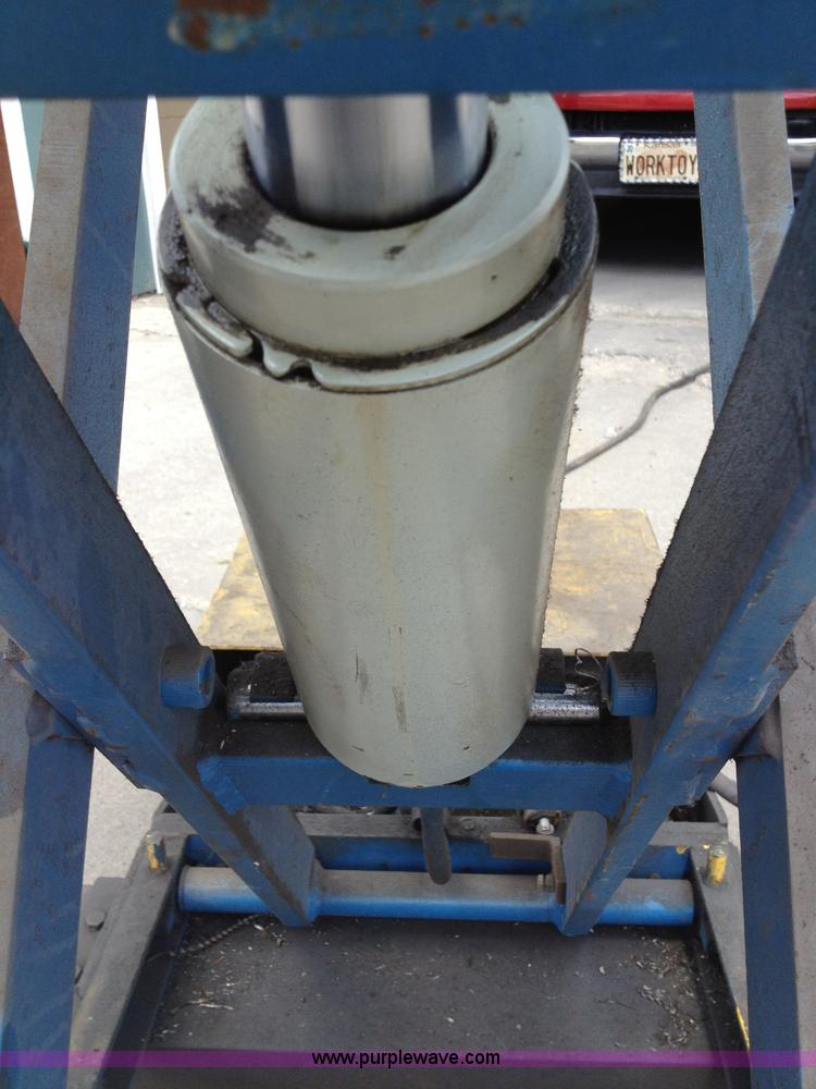 image for item G5141 Hydraulic lift platform