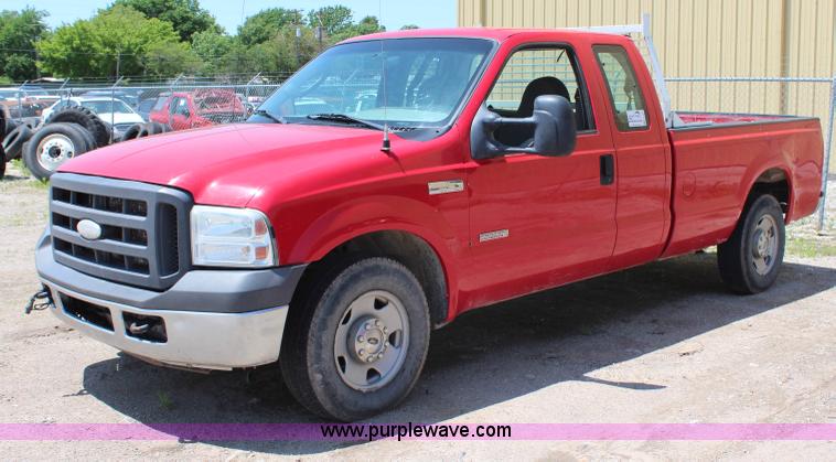 image for item G5196 2005 Ford F250 Super Duty XL SuperCab pickup truck