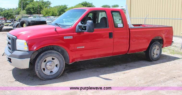 image for item G5196 2005 Ford F250 Super Duty XL SuperCab pickup truck