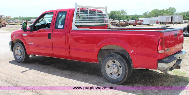 image for item G5196 2005 Ford F250 Super Duty XL SuperCab pickup truck
