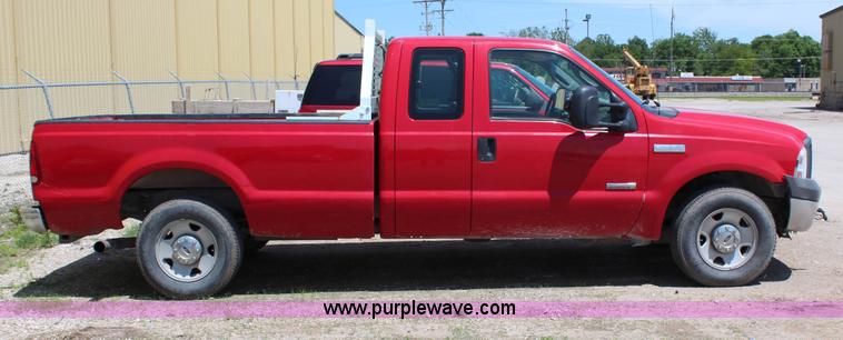 image for item G5196 2005 Ford F250 Super Duty XL SuperCab pickup truck