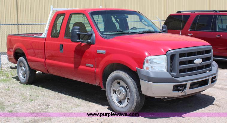 image for item G5196 2005 Ford F250 Super Duty XL SuperCab pickup truck