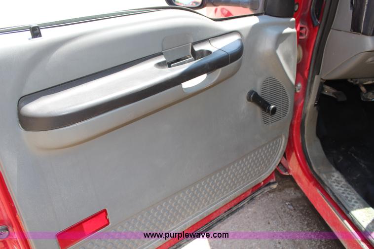 image for item G5196 2005 Ford F250 Super Duty XL SuperCab pickup truck