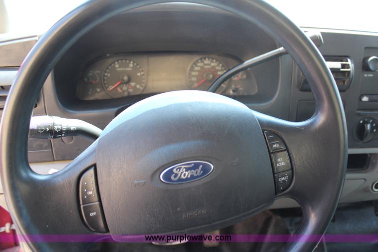image for item G5196 2005 Ford F250 Super Duty XL SuperCab pickup truck
