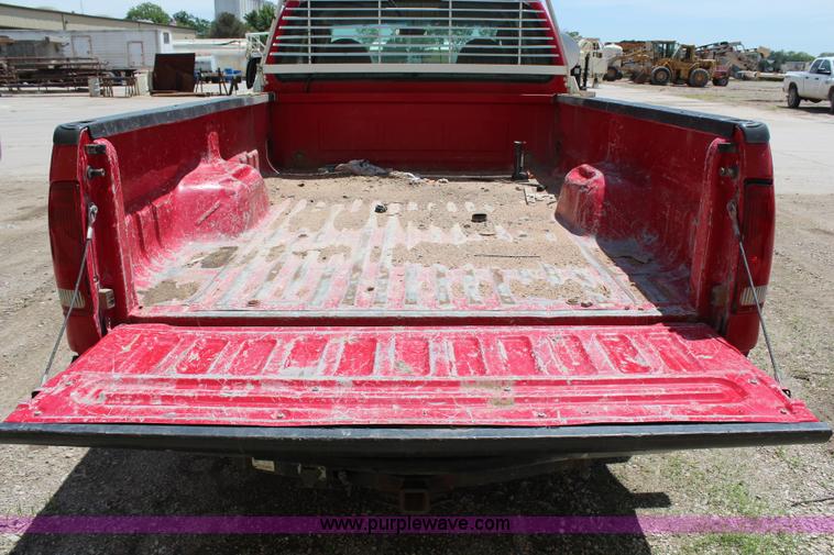 image for item G5196 2005 Ford F250 Super Duty XL SuperCab pickup truck