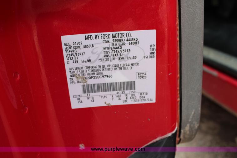 image for item G5196 2005 Ford F250 Super Duty XL SuperCab pickup truck