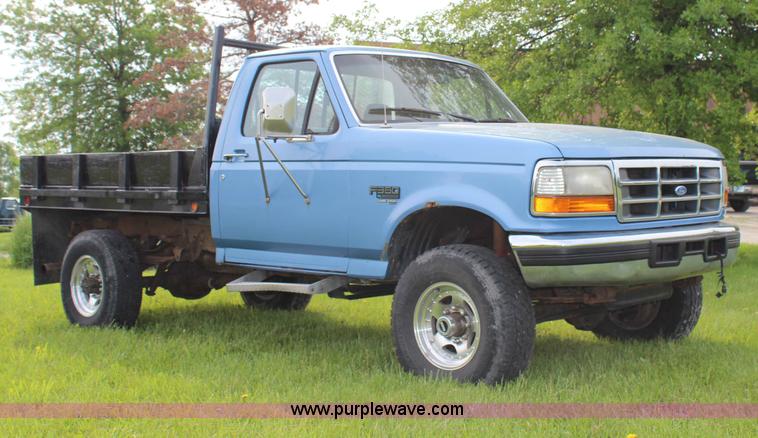 image for item G5239 1996 Ford F350 XL flatbed pickup truck