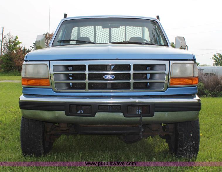 image for item G5239 1996 Ford F350 XL flatbed pickup truck