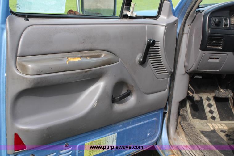 image for item G5239 1996 Ford F350 XL flatbed pickup truck