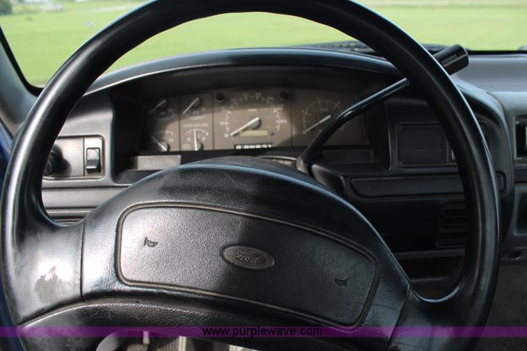 image for item G5239 1996 Ford F350 XL flatbed pickup truck