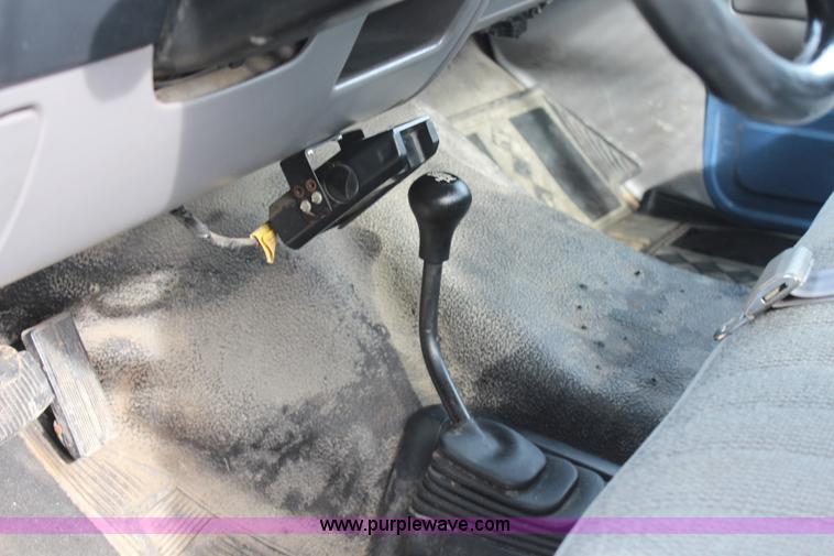 image for item G5239 1996 Ford F350 XL flatbed pickup truck