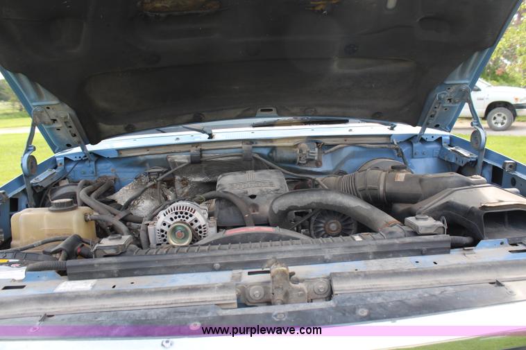 image for item G5239 1996 Ford F350 XL flatbed pickup truck