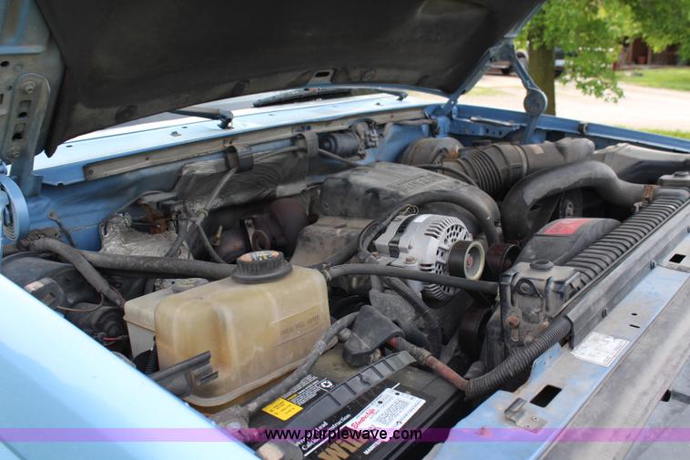 image for item G5239 1996 Ford F350 XL flatbed pickup truck