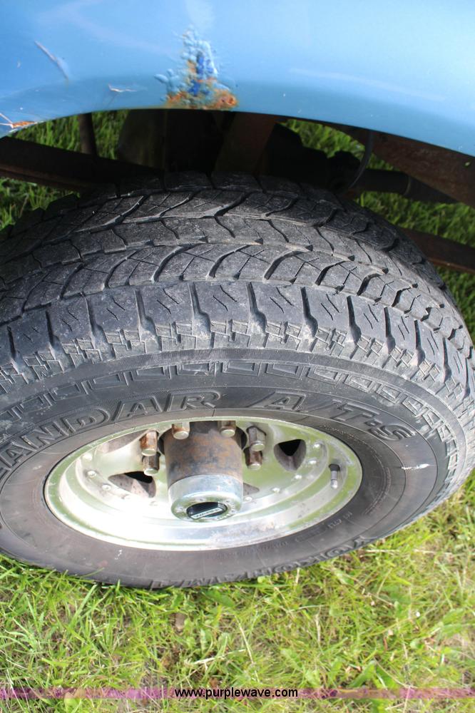 image for item G5239 1996 Ford F350 XL flatbed pickup truck