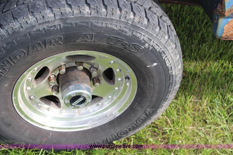 image for item G5239 1996 Ford F350 XL flatbed pickup truck