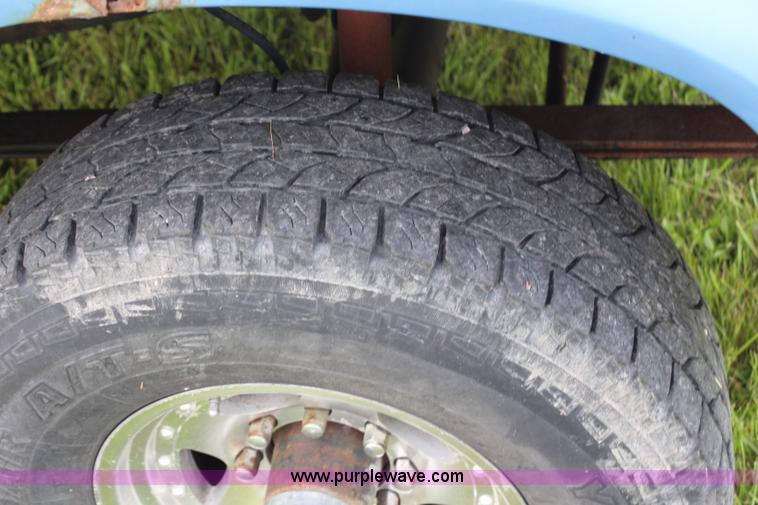 image for item G5239 1996 Ford F350 XL flatbed pickup truck