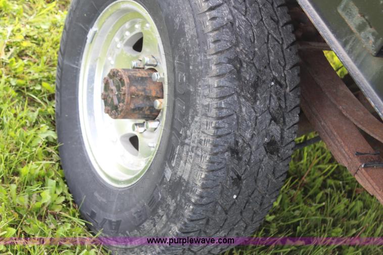 image for item G5239 1996 Ford F350 XL flatbed pickup truck