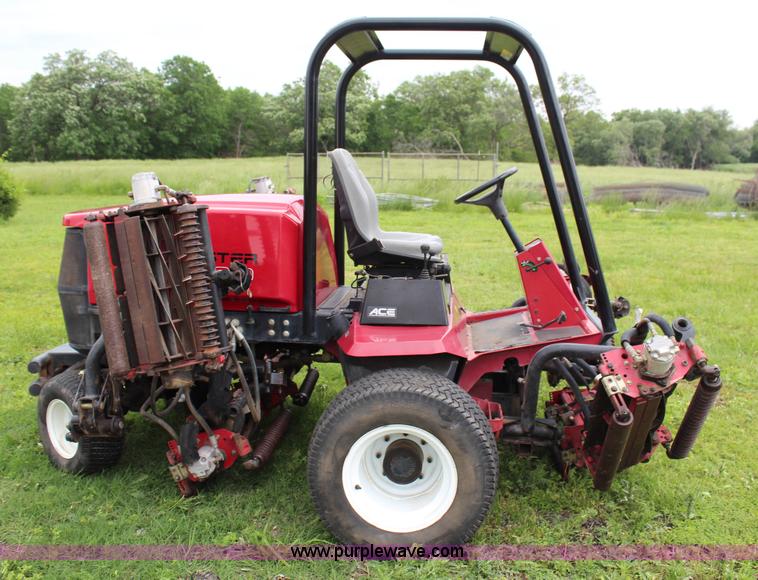 image for item G5241 2000 Toro Reelmaster 6700D lawn mower