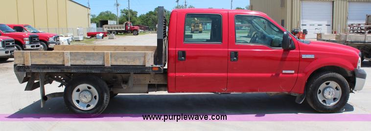 image for item G5250 2006 Ford F350 XL Super Duty Crew Cab flatbed pickup truck
