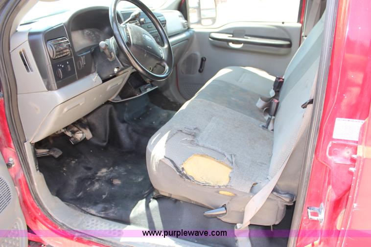 image for item G5250 2006 Ford F350 XL Super Duty Crew Cab flatbed pickup truck