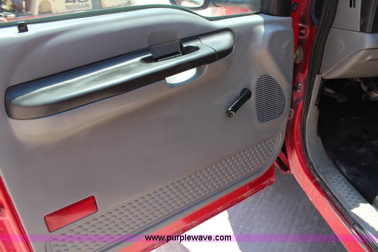 image for item G5250 2006 Ford F350 XL Super Duty Crew Cab flatbed pickup truck