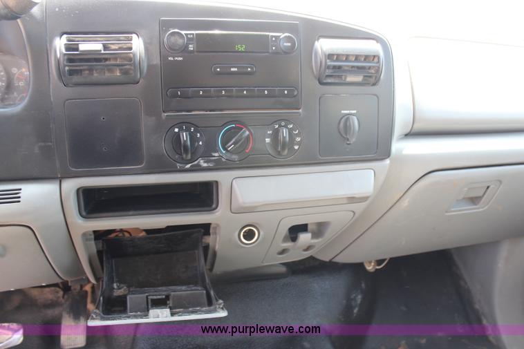 image for item G5250 2006 Ford F350 XL Super Duty Crew Cab flatbed pickup truck