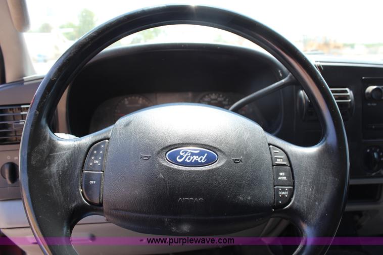 image for item G5250 2006 Ford F350 XL Super Duty Crew Cab flatbed pickup truck