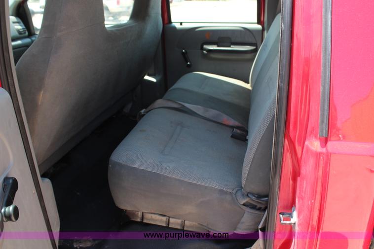 image for item G5250 2006 Ford F350 XL Super Duty Crew Cab flatbed pickup truck