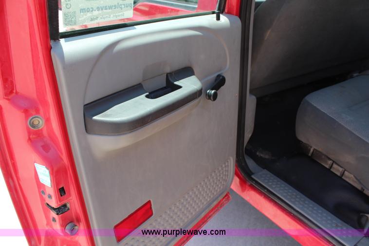 image for item G5250 2006 Ford F350 XL Super Duty Crew Cab flatbed pickup truck