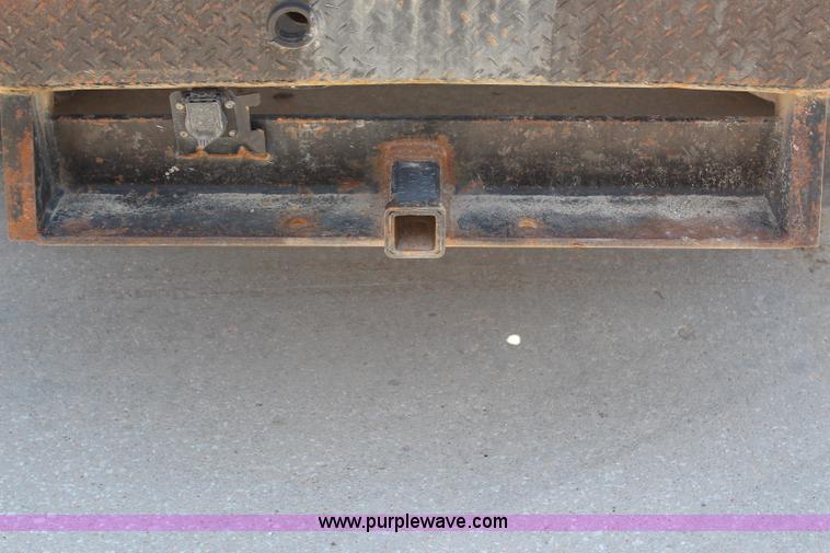 image for item G5250 2006 Ford F350 XL Super Duty Crew Cab flatbed pickup truck