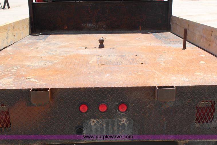 image for item G5250 2006 Ford F350 XL Super Duty Crew Cab flatbed pickup truck