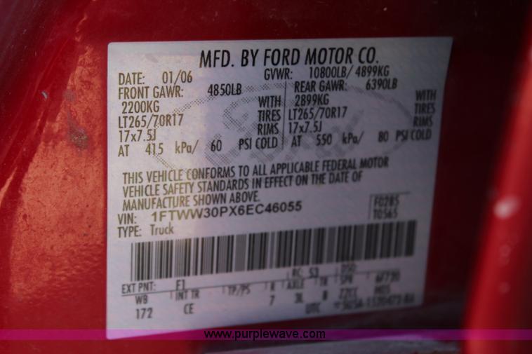 image for item G5250 2006 Ford F350 XL Super Duty Crew Cab flatbed pickup truck