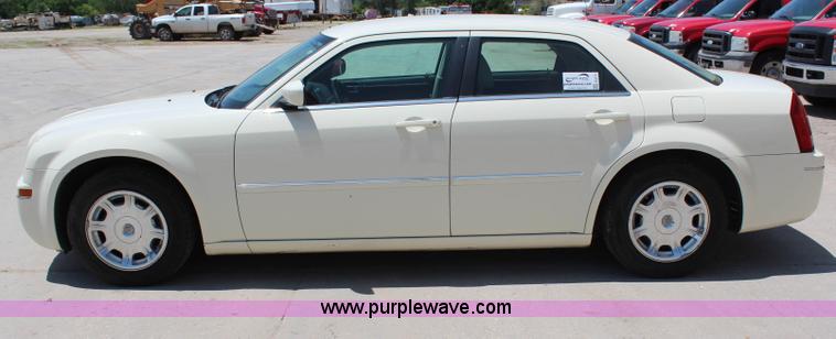 image for item G5470 2006 Chrysler 300 Touring