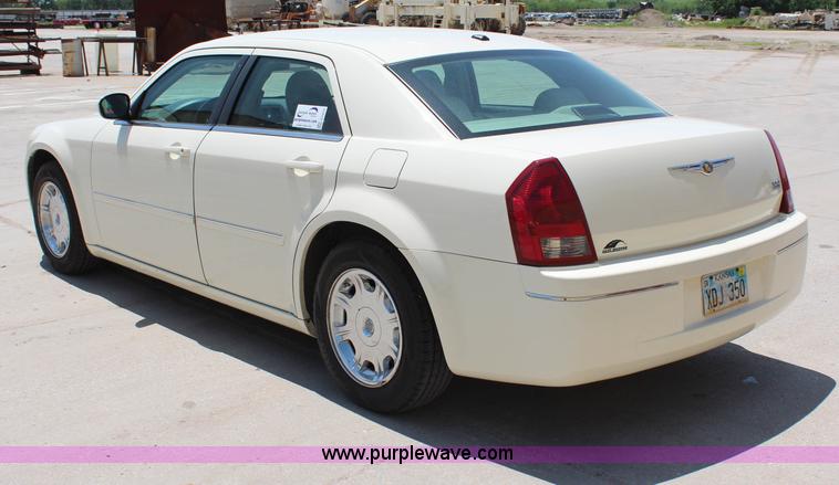 image for item G5470 2006 Chrysler 300 Touring