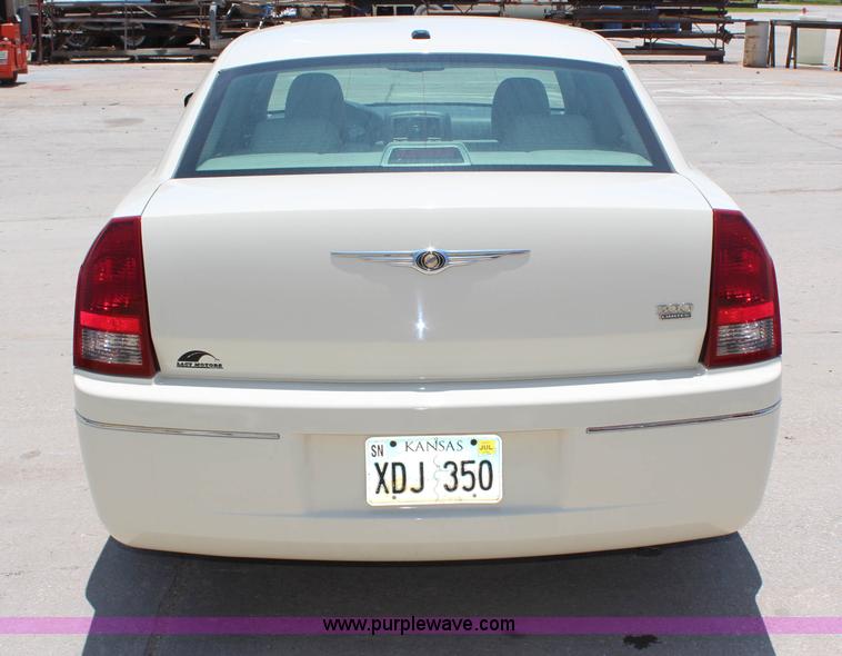 image for item G5470 2006 Chrysler 300 Touring