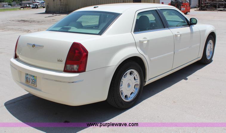 image for item G5470 2006 Chrysler 300 Touring