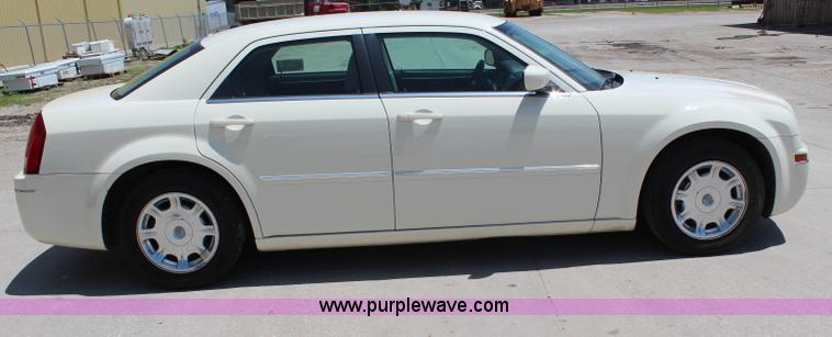 image for item G5470 2006 Chrysler 300 Touring