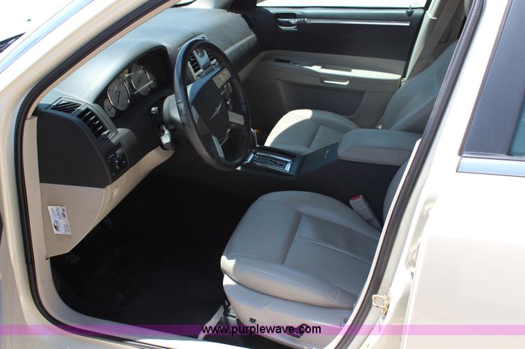 image for item G5470 2006 Chrysler 300 Touring