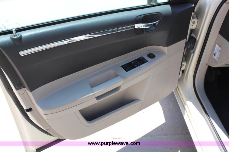 image for item G5470 2006 Chrysler 300 Touring