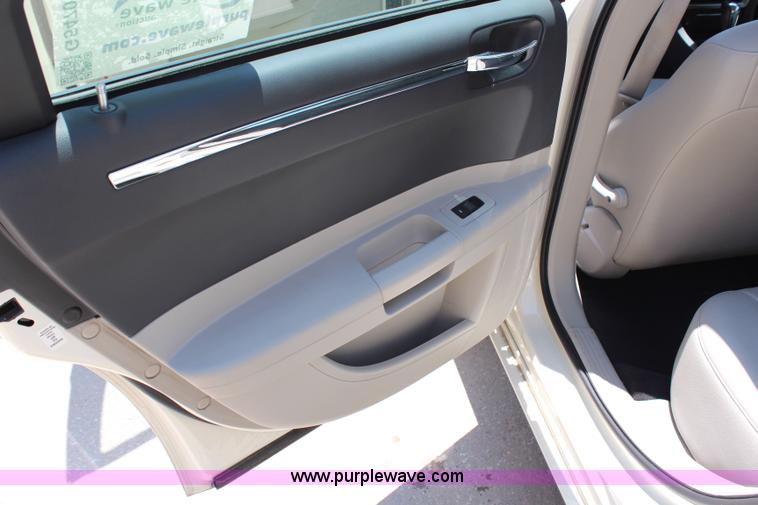 image for item G5470 2006 Chrysler 300 Touring