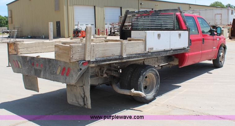 image for item G5471 2006 Ford F350 XL Super Duty Crew Cab flatbed pickup truck