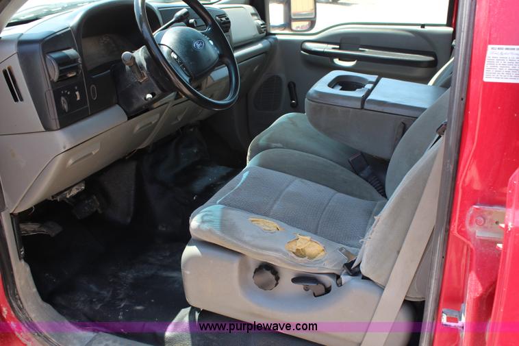 image for item G5471 2006 Ford F350 XL Super Duty Crew Cab flatbed pickup truck